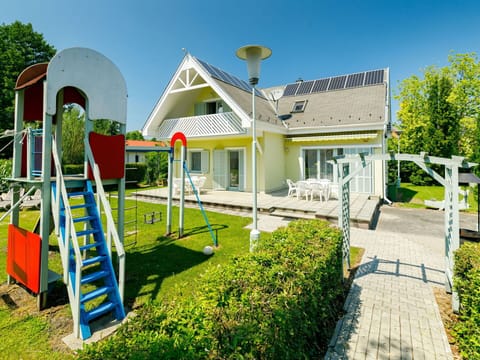 Plant, Sky, Property, Building, Green, Tree, Shade, Land Lot, Window, Grass