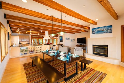 Peacefully Enjoy your Meals with your Loved Ones!