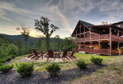 Stunning view of Mt. LeConte from the spacious backyard!
