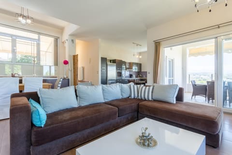 Villa | 4 bedrooms, in-room safe, WiFi