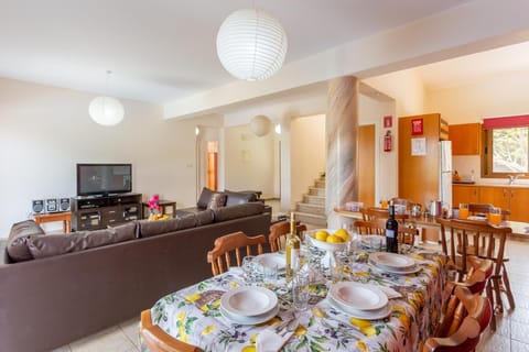 Villa | 4 bedrooms, WiFi