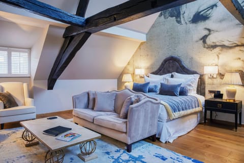 Signature Suite | Premium bedding, in-room safe, individually furnished, desk