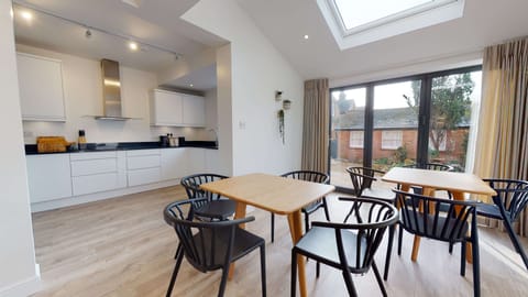 The Oxford Lodge Tour Oxford Lodge Communal Kitchen3