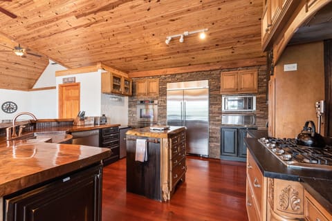 "The kitchen(s) were the best appointed ones I have experienced in a rental: Every pot, pan, baking pan, bowl, etc. you could ever need, double ovens, and even a warmer and pot filler!" April 2024