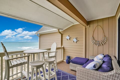 Cozy ocean front living