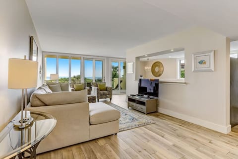 Oceanfront Amelia, spacious floor plan, heated pool, pet friendly