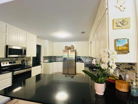 Fully equipped kitchen.