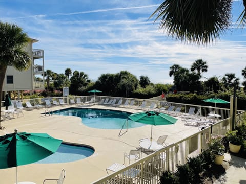 Your pool and kiddy pool in a great setting 