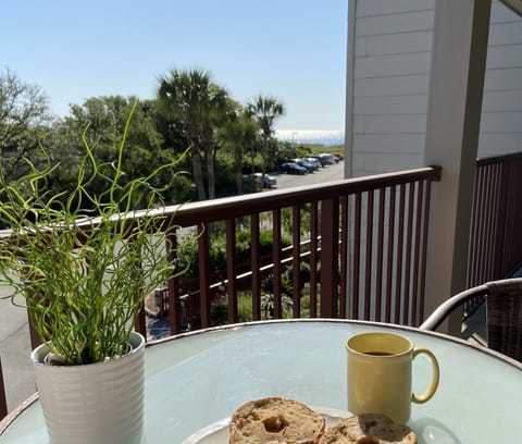 Welcome to the Hart of Paradise! View from balcony. 
