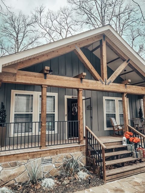 Robin’s Nest Cabin 