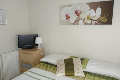 Room, 1 Bedroom, City View | 1 bedroom, WiFi