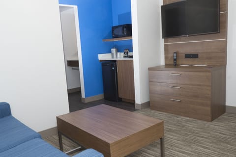 Suite, 1 King Bed with Sofa bed | In-room safe, desk, blackout drapes, iron/ironing board