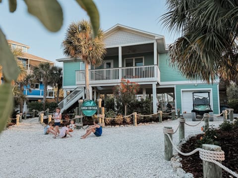 “Pulling up to paradise… and the fun starts now! 🏝️✨”