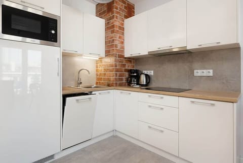 Fully equipped kitchenette.