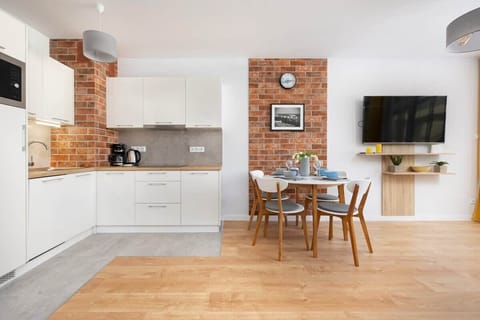 Fully equipped kitchenette.