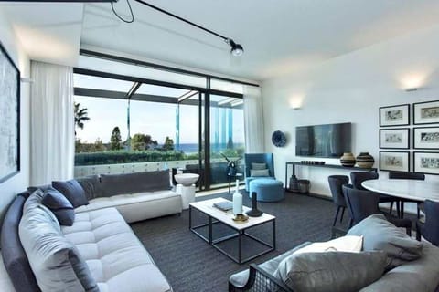 Lounge & TV
