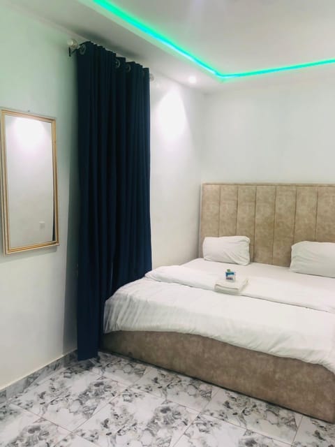Exclusive Double Room | Premium bedding, desk, laptop workspace, soundproofing