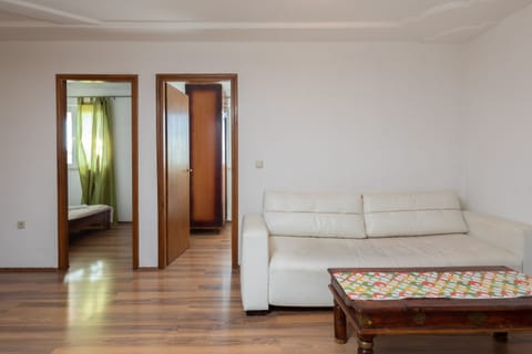 Entrance of the bedrooms