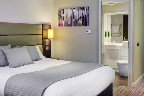 Deluxe Room, 1 Double Bed, Non Smoking | Desk, free WiFi, bed sheets