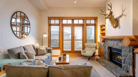 Main Floor - Living Room With Gas Fireplace & Queen Sofabed