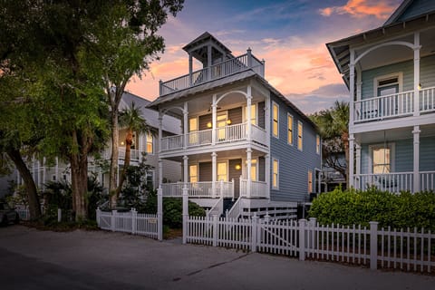 Street view of Water Lily Cottage