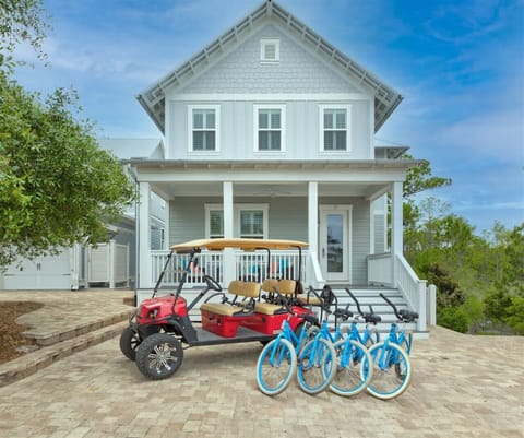 Beautiful 4 bedroom home sleeps 14, includes golf cart and bikes