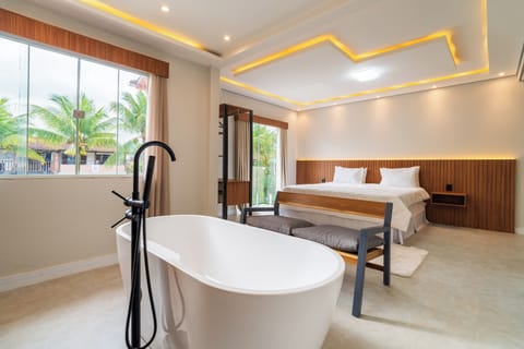 Suite, Bathtub (Glamour) | Minibar, in-room safe, bed sheets