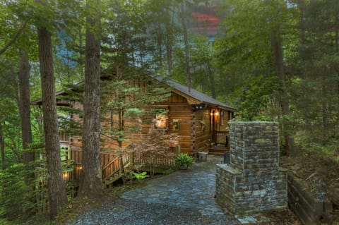 Picturesque private cabin with sunrise views as the back of the cabin faces east.