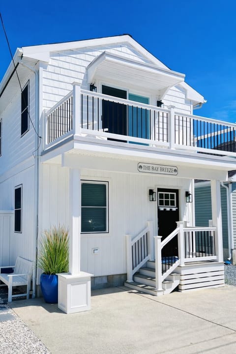 Front view - upper deck overlooking bay beach - water views
