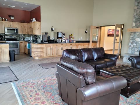 Clubhouse Gathering Room