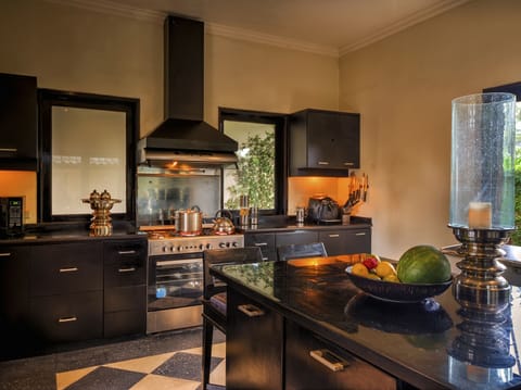 Villa, 6 Bedrooms | Private kitchen | Full-size fridge, microwave, oven, stovetop