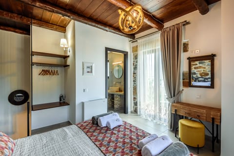 Traditional Duplex, 1 Bedroom, Private Pool, Mountain View (Minos) | Soundproofing, iron/ironing board, free WiFi, bed sheets