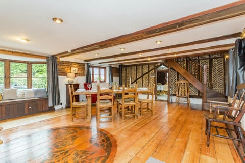 Family House | Living area | 43-inch Smart TV with digital channels, TV, fireplace