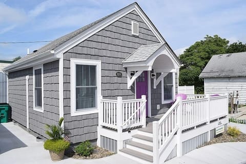 Walkable to town, shops, restaurants, and the waterfront park - offering everyday convenience and outdoor enjoyment.