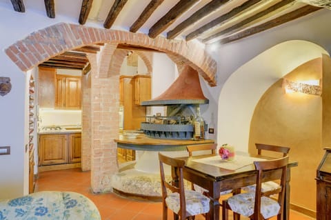 Panoramic Apartment | Private kitchen | Fridge, oven, stovetop, dishwasher