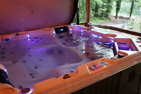 Indoor spa tub