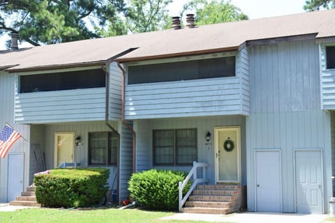 Townhome conveniently located near Memorial Park and Historic Downtown
