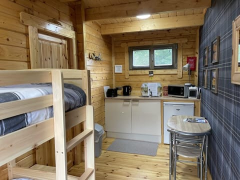 Cabin | 1 bedroom, iron/ironing board, travel crib, free WiFi