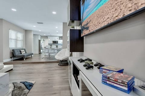 Cozy open area for relaxing, cooking and eating great meals. What more could you ask for? Create beautiful memories with your loved ones in this magnificent property. 