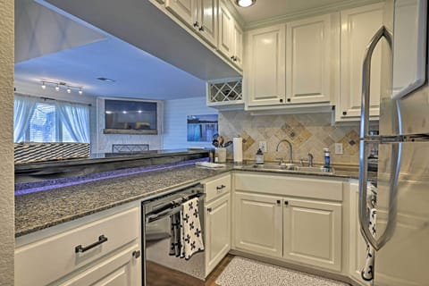 Fully Equipped Kitchen | Cooking Basics | Spices | Keurig Coffee Maker | Blender