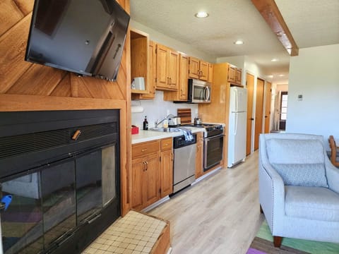 Large open concept. Full size aopliances