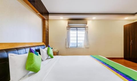 Premium Room | Iron/ironing board, free WiFi, bed sheets