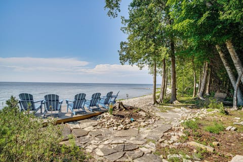 Sturgeon Bay Vacation Rental | 4BR | 2.5BA | 2,900 Sq Ft | Stairs Required