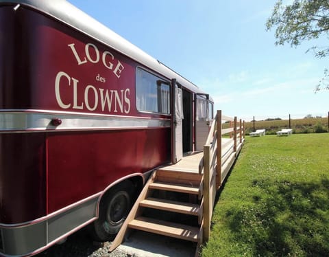 13 Gite la chevalerie 49170 roulotte loge des clowns