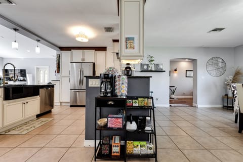 Your family cafe.Enjoy fresh coffee & tea with Keurig, French press or drip pot.