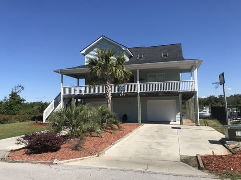 Fully furnished and beautifully decorated home with outdoor grill and basketball