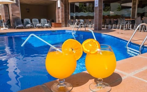 Seasonal outdoor pool, open 8:00 AM to 8:00 PM, sun loungers