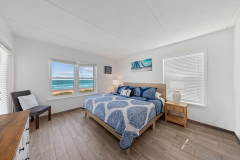 Master bedroom / Ocean view