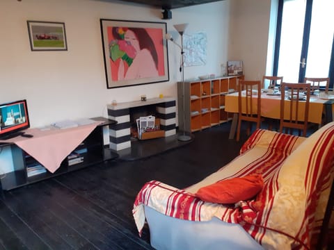 24-inch LCD TV with digital channels, TV