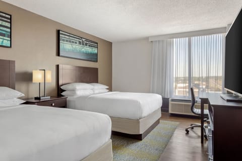 1 bedroom, hypo-allergenic bedding, desk, laptop workspace